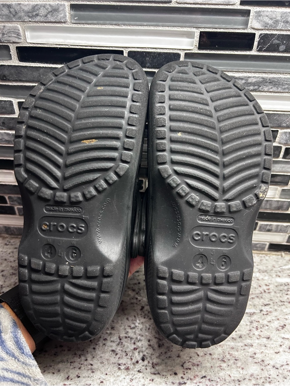 CROCS womens Classic Clog in Black size 6 - Picture 5 of 8